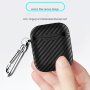 Чохол з карабіном з текстурою карбон волокна для AirPods 1 / 2 - чорний
